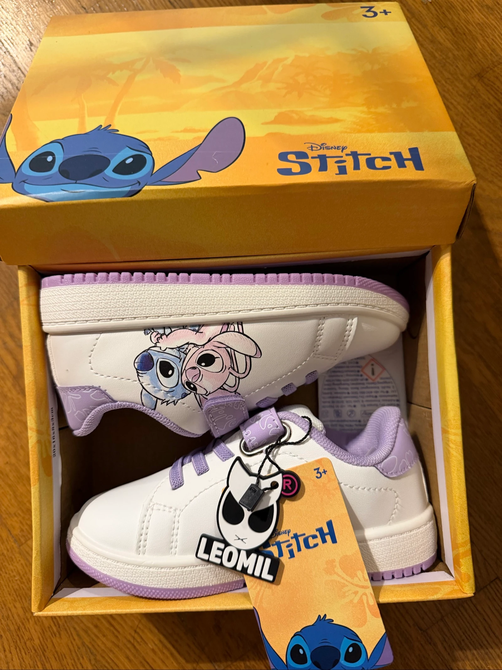 Baskets Disney stitch pointure 25 neuf avec boîte